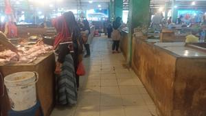 kios-dagangan-ayam-dan-ikan.jpg