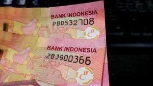 pecahan-uang-100-ribu-rupiah_20161113_150720.jpg