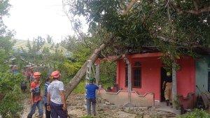 salah-satu-rumah-warga-yang-terdampak-puting-beliung.jpg