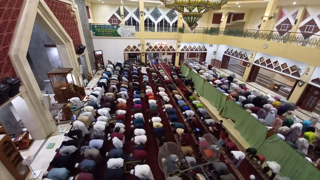 03042022shalat-tarawih-di-Masjid-Agung-Batam.jpg