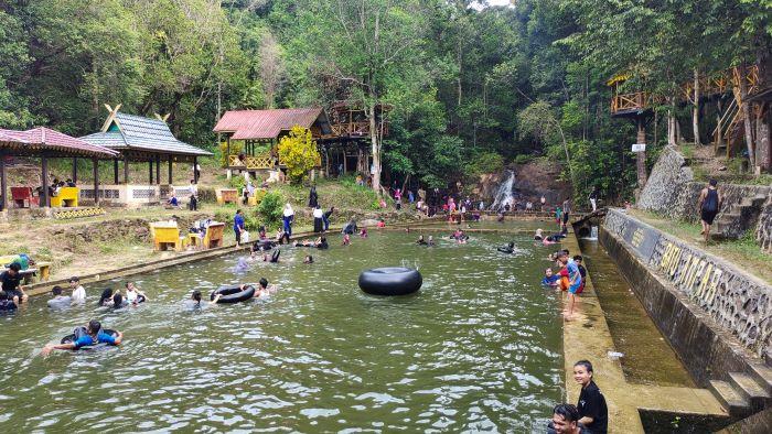05032023wisata-air-terjun-Batu-Ampar.jpg