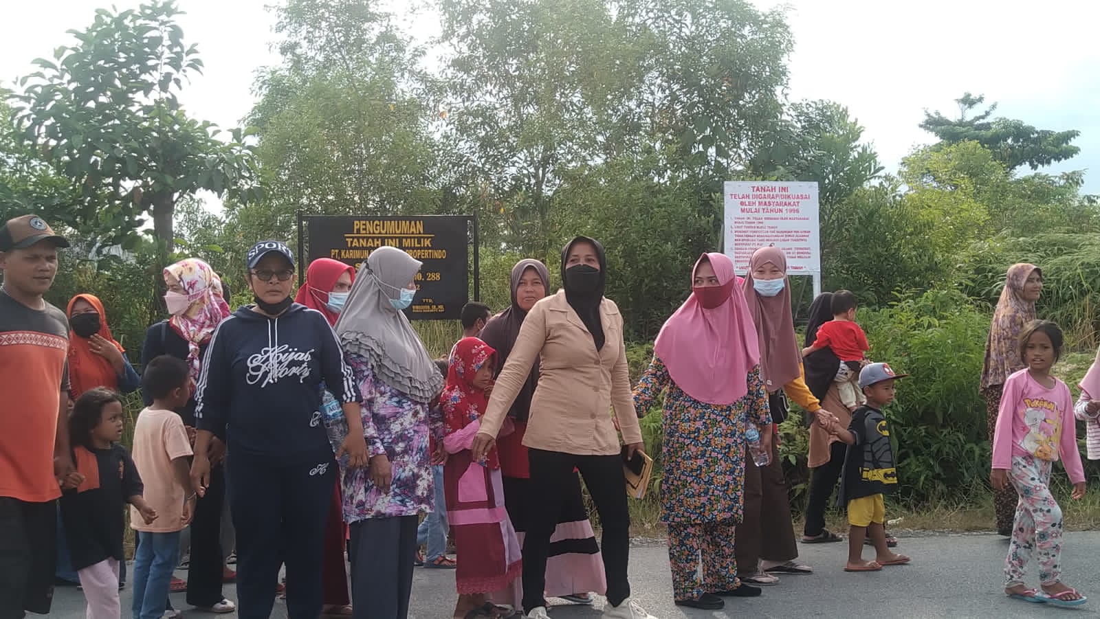 PROTES Lahan Miliknya Diserobot Perusahaan, Masyarakat Sungai Raya Karimun Gelar Demo