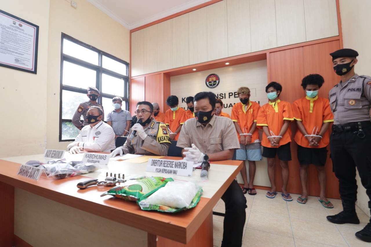 Pengedar Narkoba di Batam Todongkan Senpi ke Polisi, Sempat Duel Sebelum Ditangkap