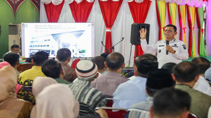 Gubernur Kepri Serahkan Bantuan Total Rp 7,45 Miliar untuk Masyarakat Siantan Anambas