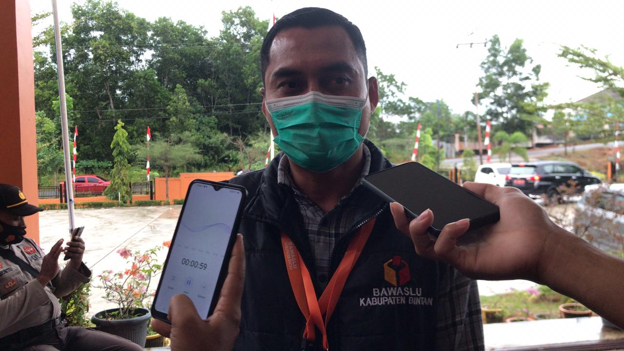 0809ketua-bawaslu-bintan-febriadinata.jpg