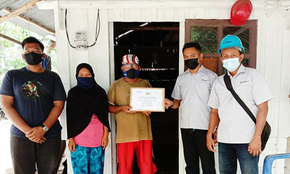 PT Timah Beri Bantuan Korban Kebakaran di Karimun hingga Pasang Instalasi Listrik