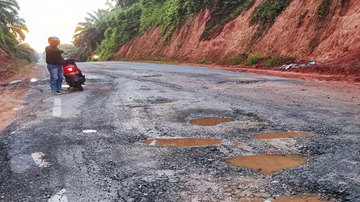 10072024jalan-berlubang-di-Bintan.jpg