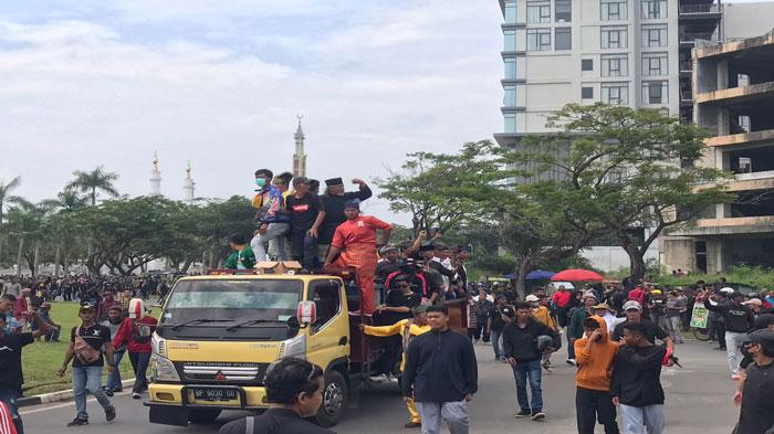 Demo Soal Rempang di BP Batam, Massa Minta 16 Kampung Tua di Rempang Tak Digusur