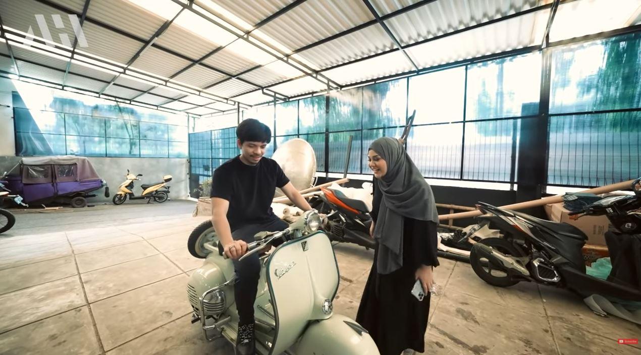 12042022_Atta-Halilintar-dapat-vespa-baru-dari-Aurel.jpg