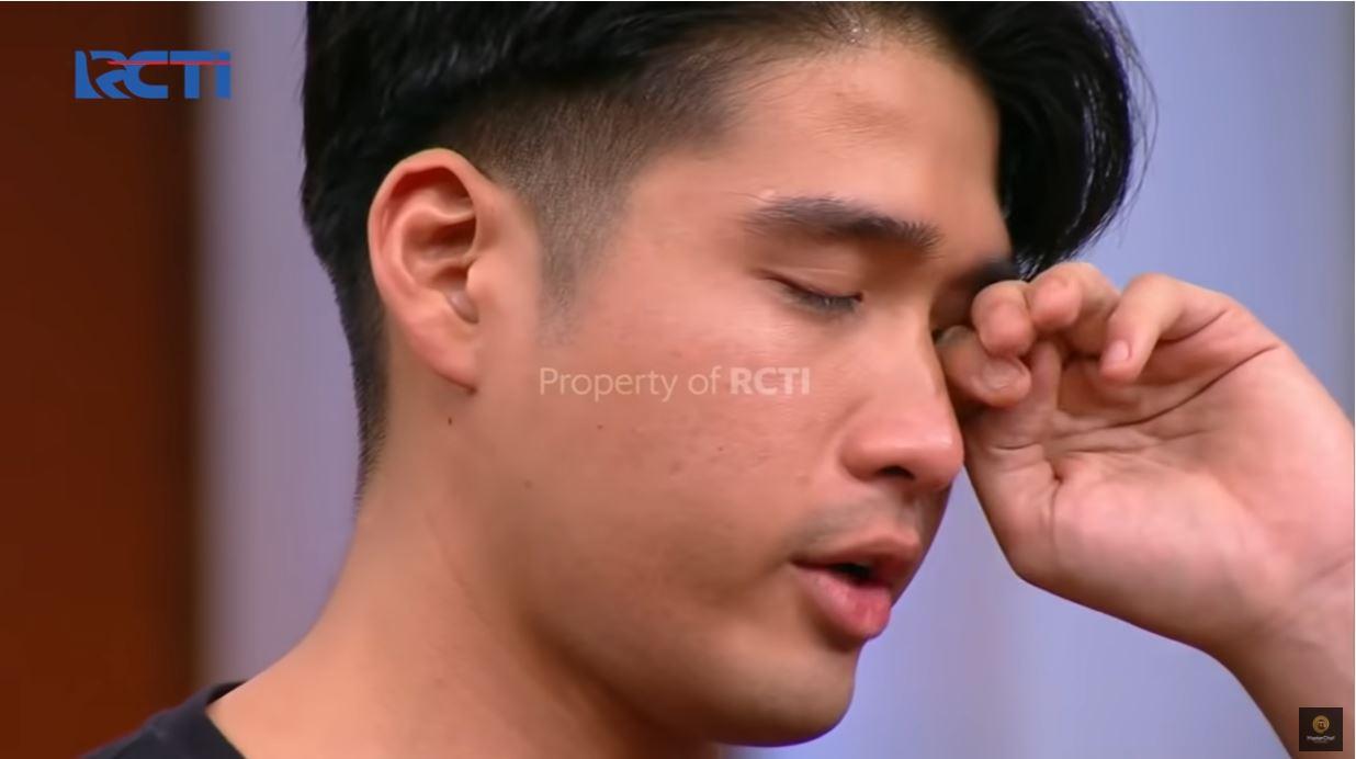 12042022_Victor-MasterChef-Indonesia-nangis.jpg