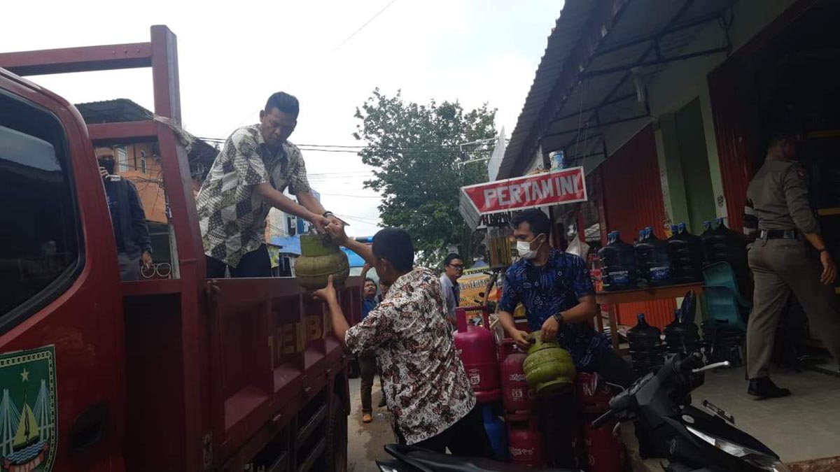 BREAKING NEWS - Disperindag Batam Sidak Gas Elpiji 3 Kilogram di Tempat Pengecer