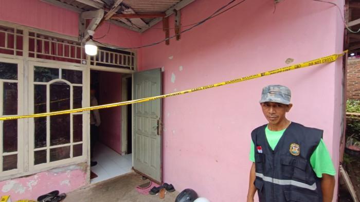 Wanita Tewas Bersimbah Darah di Rumah Anak