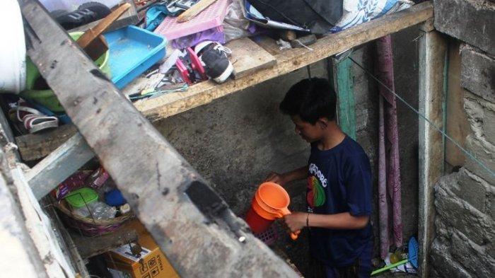 Kedua Orangtua Tewas Digigit Ular, Seorang Remaja Terpaksa Jadi Tulang Punggung Keluarga