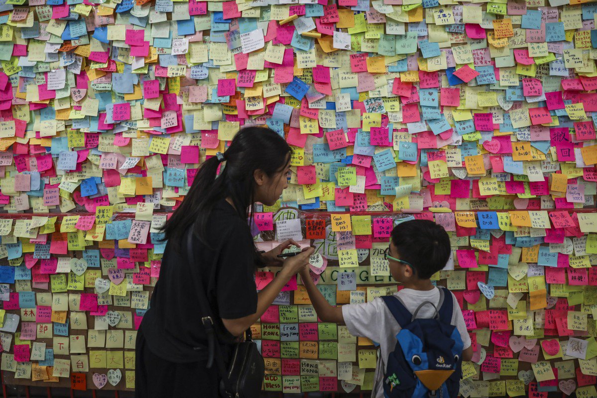 25072019-lennon-wall-hong-kong.jpg