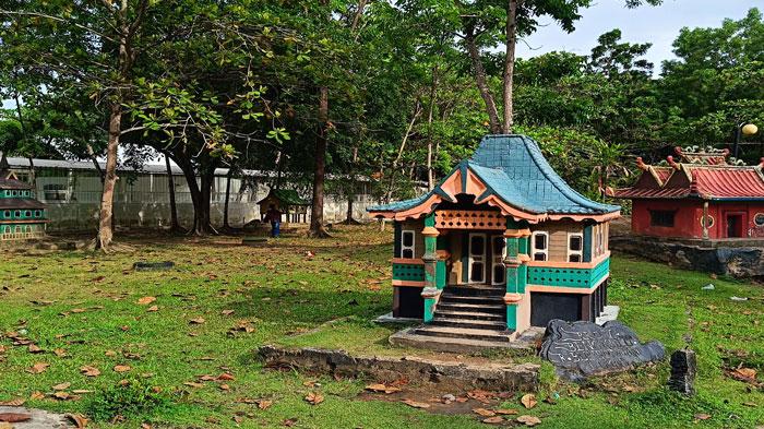 30042024miniatur-rumah-adat-Batam.jpg