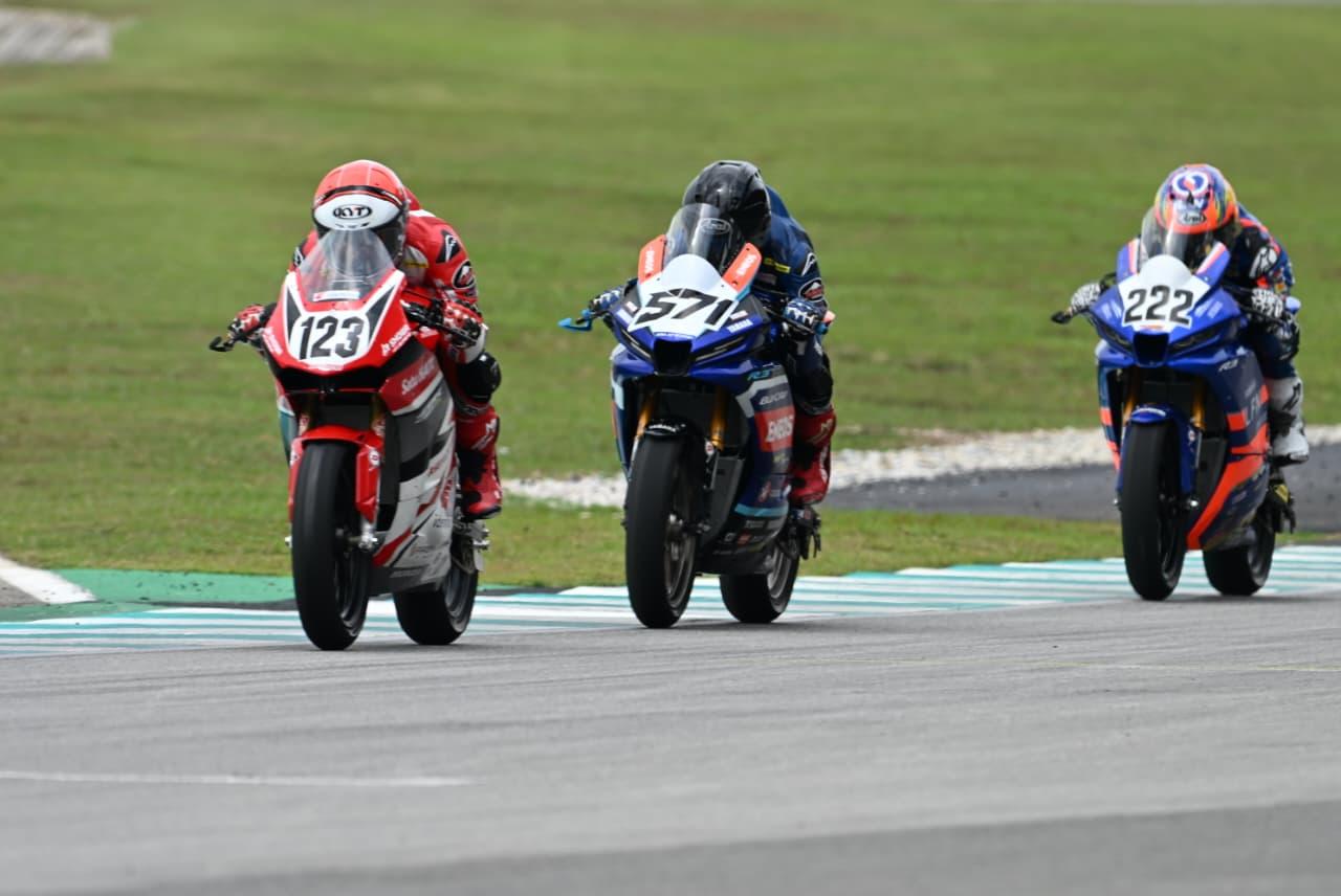 Aksi-Kencang-Pebalap-Astra-Honda-Taklukkan-Podium-ARRC-Sepang.jpg