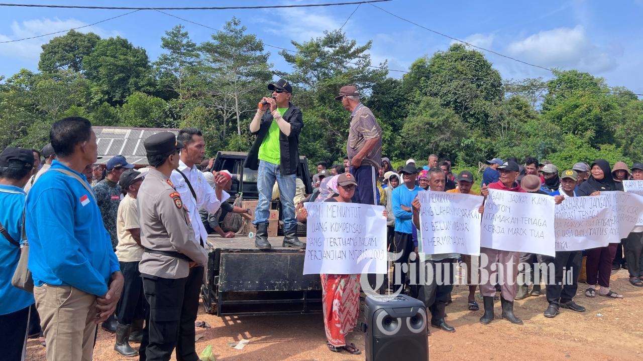 Aksi-warga-Marok-Tua-ke-perusahaan-PT-Hermina-Jaya.jpg