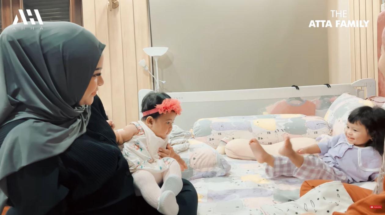 Ameena-salah-tingkah-lihat-Aurel-bawa-bayi.jpg