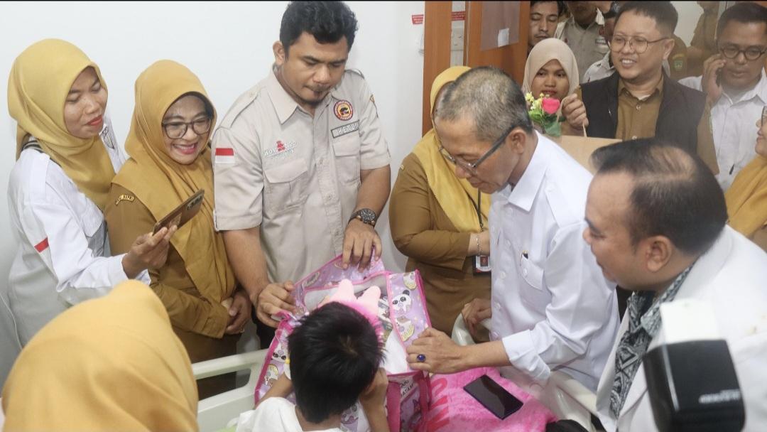 Anak Korban Penganiayaan di Batam Kini Diasuh Ibu Kandung, Aca Akan Jalani Terapi Wicara - Tribunbatam.id