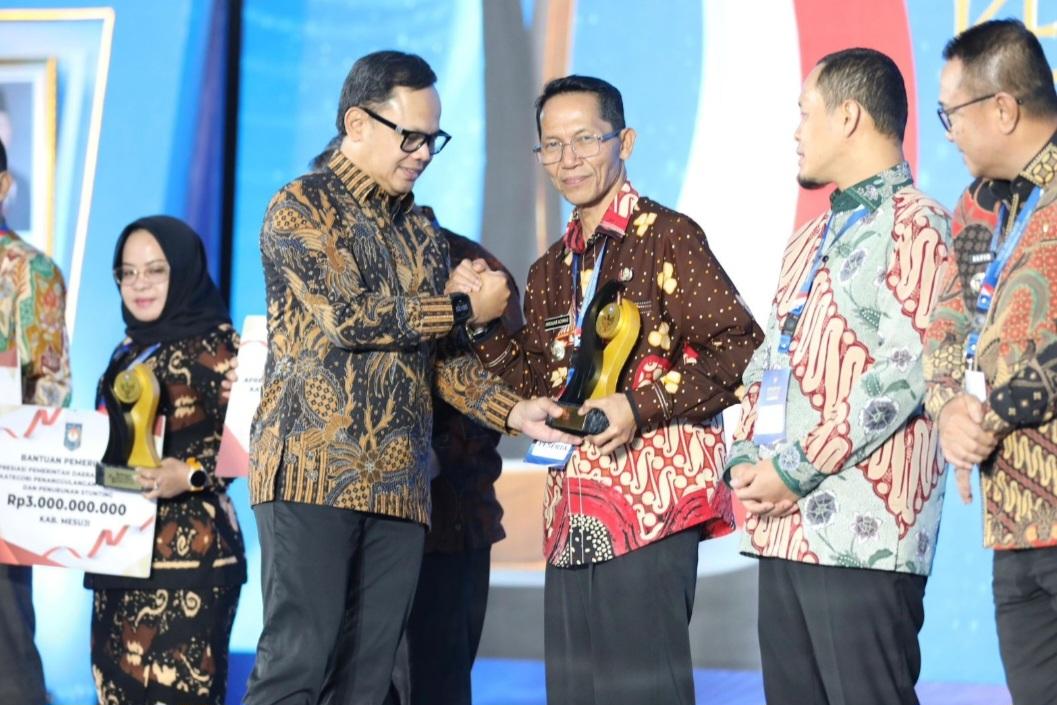 Angka Kemiskinan Turun Dalam 3 Tahun Terakhir, Batam Raih Penghargaan Nasional dari Kemendagri