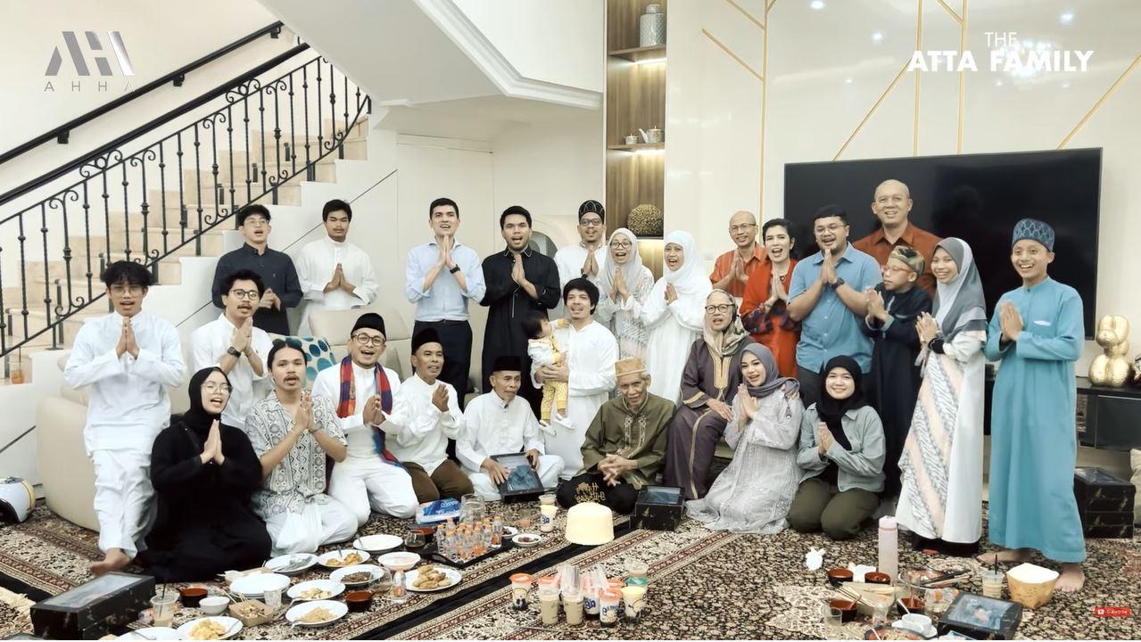 Atta Halilintar Bagi THR untuk Keluarga Besar saat Acara Buka Bersama