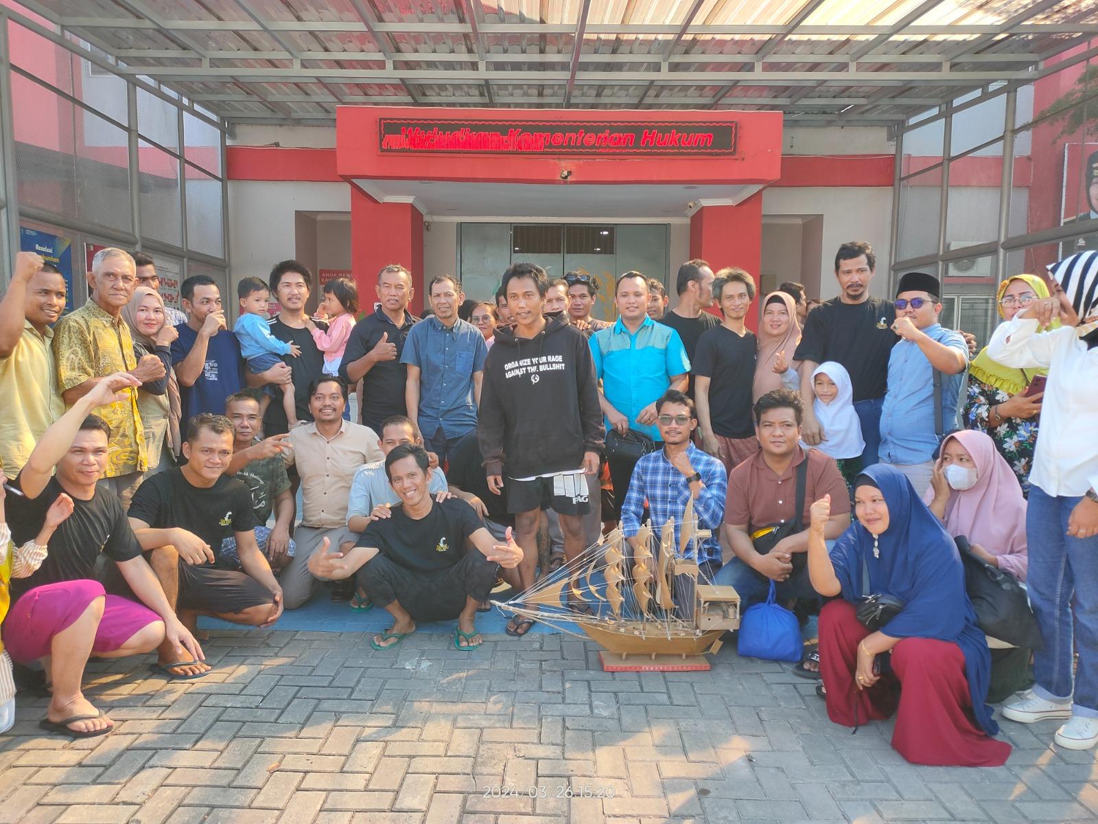 Momen Mengharukan Keluar Dari Rutan, Supiandra Sebut Banyak Sekali Hal yang Dirindukan