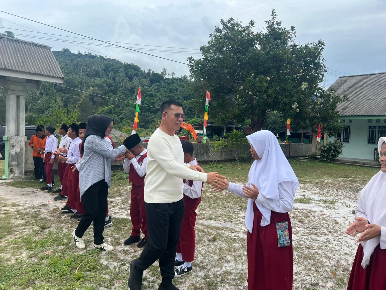 Bupati Aneng Buktikan Komitmennya, Sekolah di Anambas MTs Al Maarif Jemaja Tak Tutup