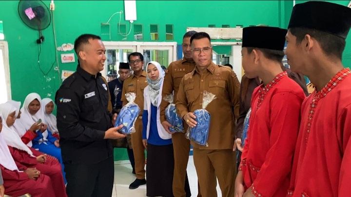 Bupati-Aneng-Kunjungi-SDN-002-Kiabu-Anambas-Pemerataan-Pendidikan-Jadi-Fokus-Utama.jpg
