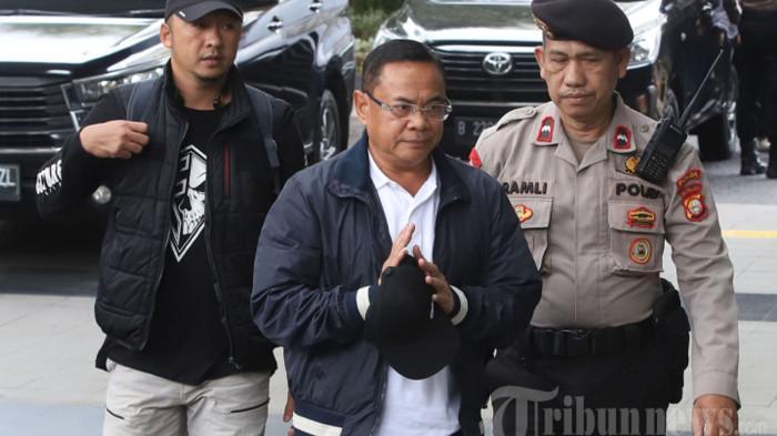 Bupati-Pati-Sudewo-tiba-di-gedung-Komisi-Pemberantasan-Korupsi-KPK-Jakarta-Selatan.jpg