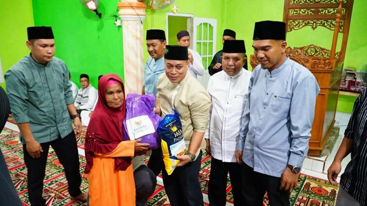 Bupati-dan-Wabup-Lingga-serahkan-bantuan-Safari-Ramadan-ke-Rantau-Panjang.jpgBupati-dan-Wabup-Lingga-Safari-Ramadan-ke-Rantau-Panjang.jpg