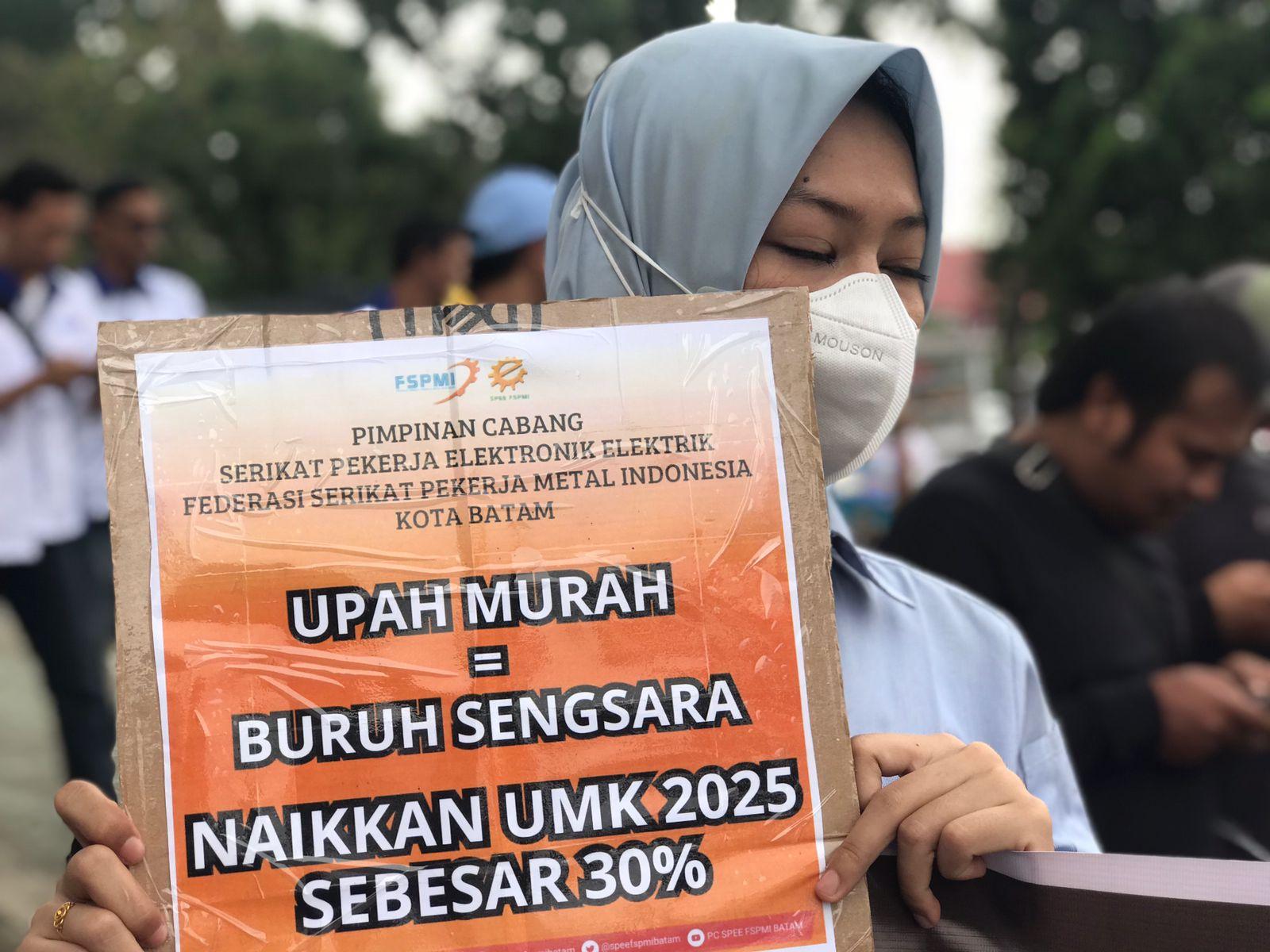 Demo-buruh-Batam-minta-kenaikan-UMK-beberapa-waktu-lalu.jpg