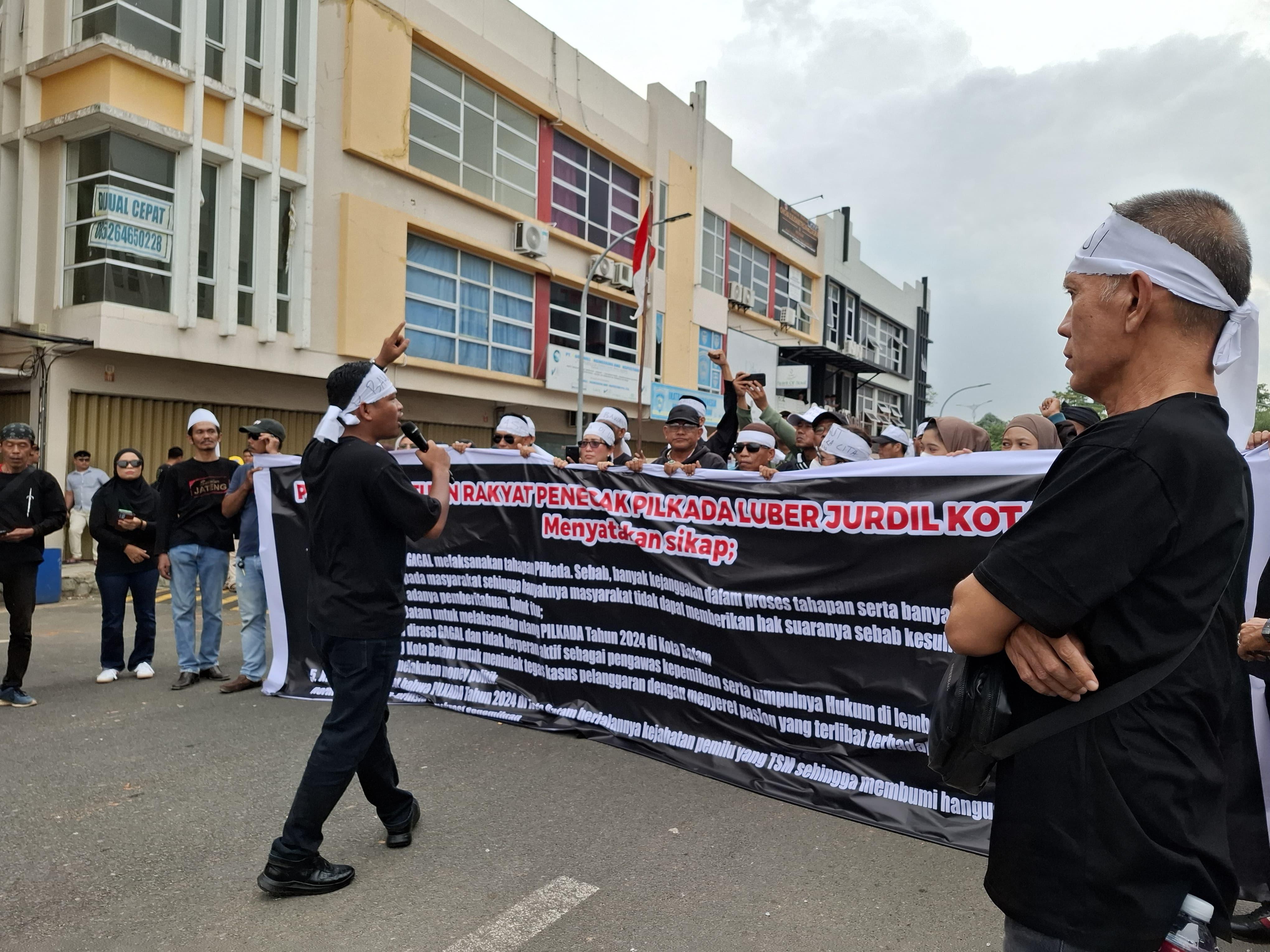 Demo-di-Batam-menyoal-Pilkada-2024.jpg