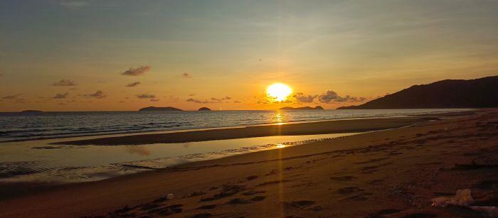 Destinasi-wisata-di-Natuna-Kepri-Pantai-Sisi-di-Serasan.jpg