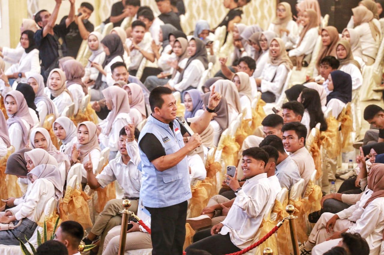 Di-depan-Ribuan-Gen-Z-Kepri-Ansar-Paparkan-Komitmen-Membangun-Generasi.jpg