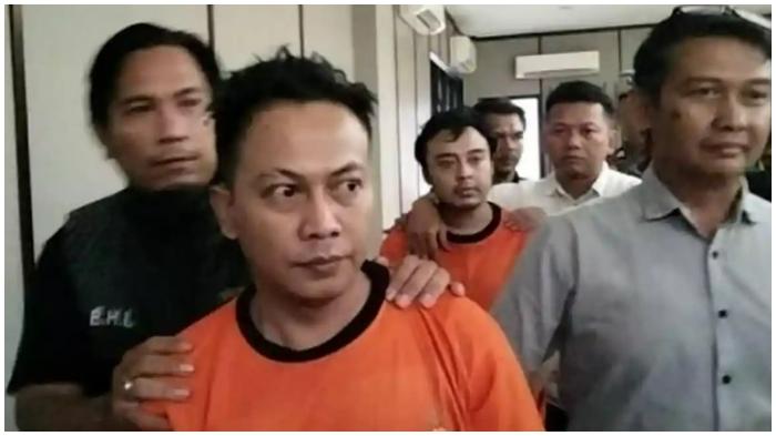 Dua-pelaku-pembunuh-driver-taksi-online-yang-jasadnya-ditemukan-di-Jalan-Tol-Jagorawi.jpg