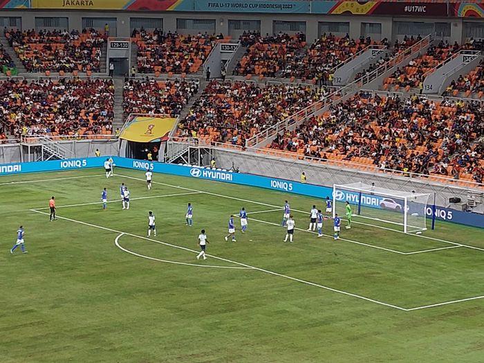 Duel-Brasil-vs-Inggris-di-Jakarta-Internasional-Stadium.jpg