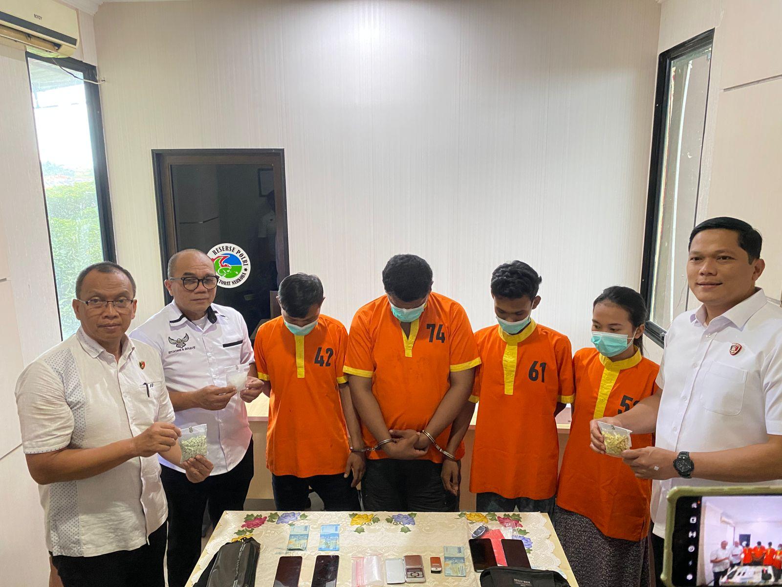 Empat-tersangka-pengedar-narkoba-ditangkap-Polda-Kepri.jpg