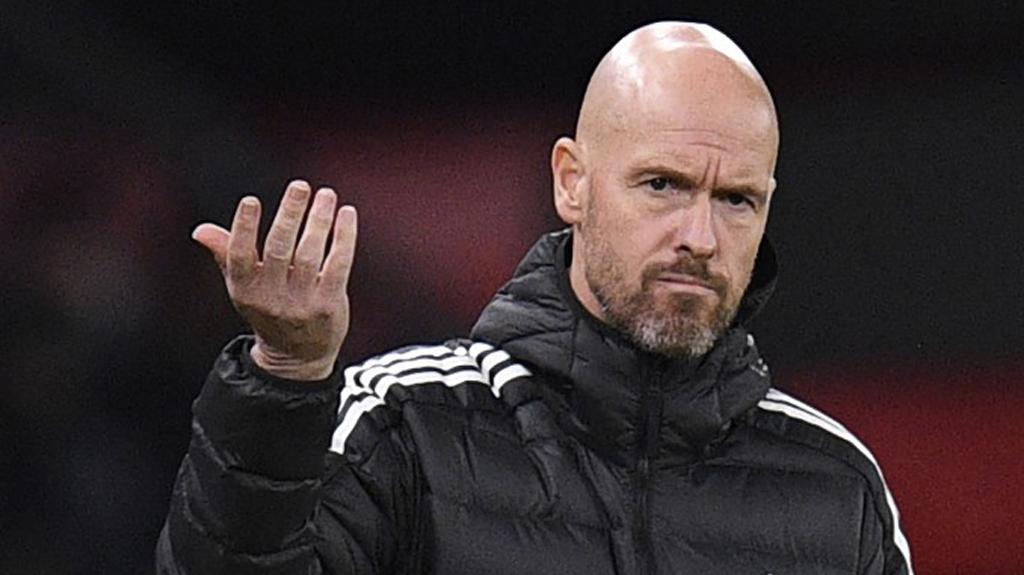 Erik-ten-Hag-saat-pertandingan-Man-United-vs-Newcastle-United.jpg