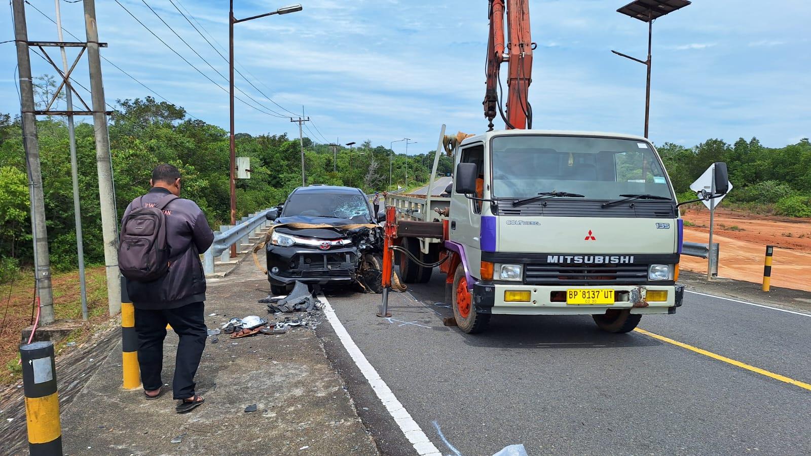 Evakuasi-kecelakaan-di-jalan-Lintas-Barat-Bintan-56774.jpg