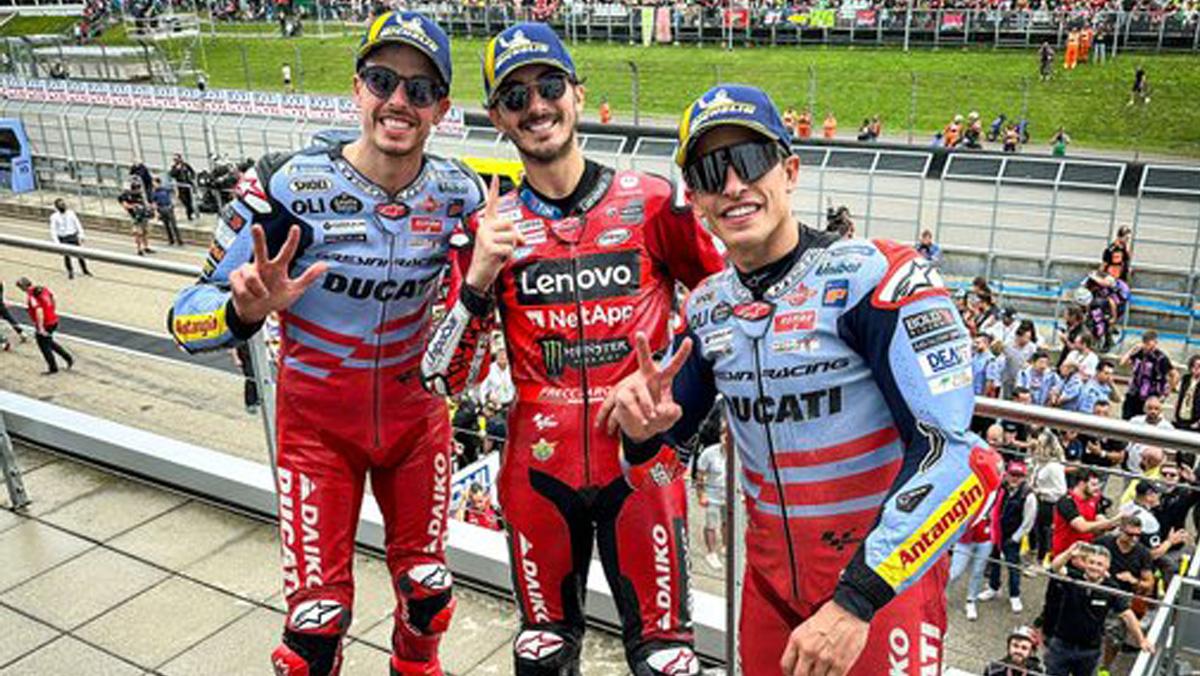 Francesco-Bagnaia-juara-MotoGP-Jerman-2024-disusu-Marc-Marquez-2-dan-Alex-Marquez-3.jpg
