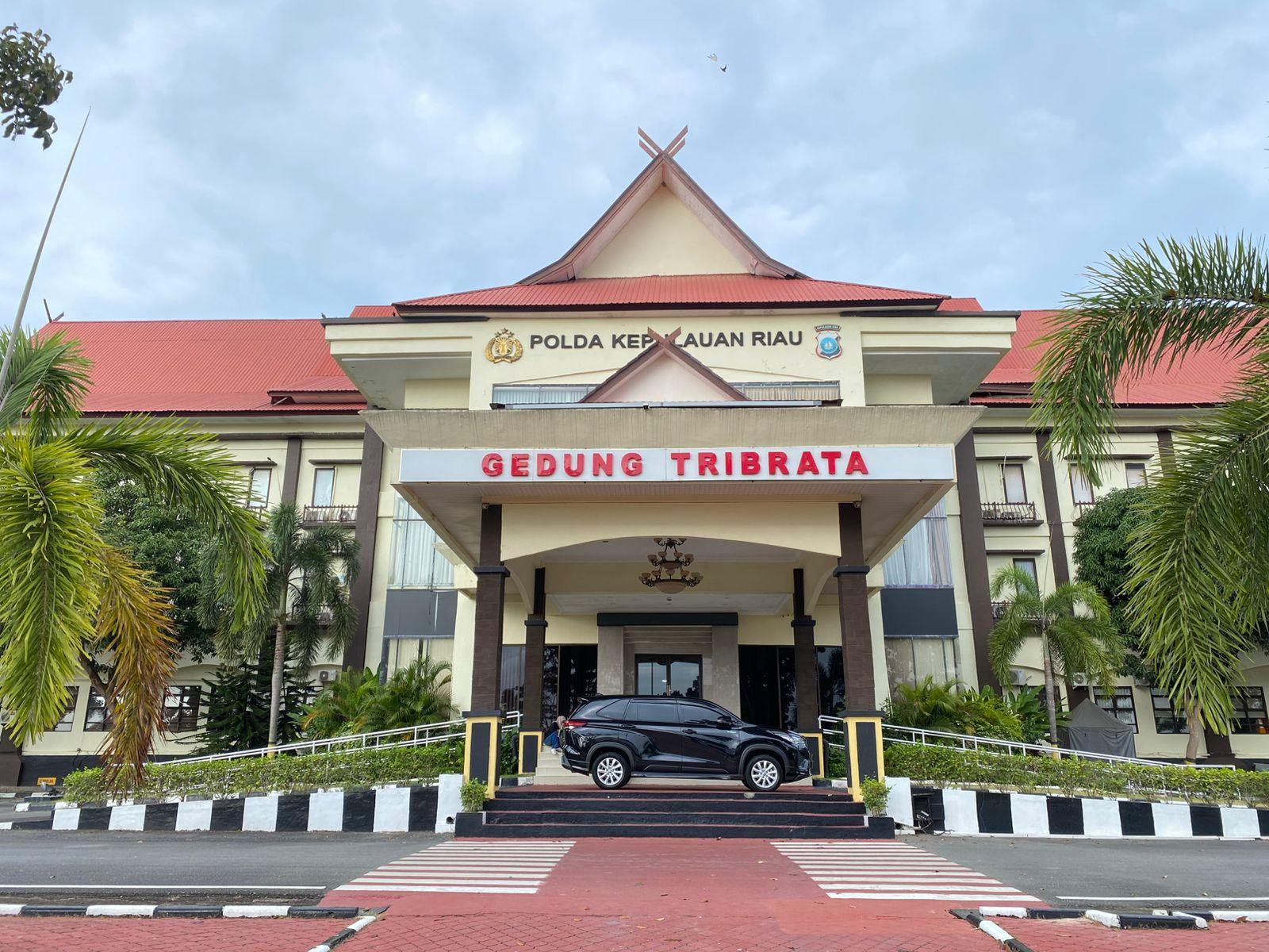 Gedung-Polda-Kepri-2-anak-mendapat-pendampingan-oleh-Subdit-PPA-yang-terpapar-jaringan-terorisme.jpg