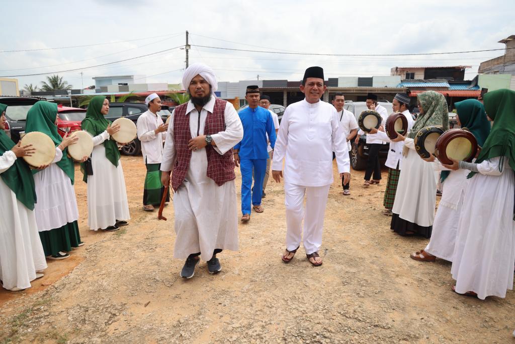 Gubernur-Kepri-bersama-Ustaz-Derry-Sulaiman-di-Batam-Kepri.jpg
