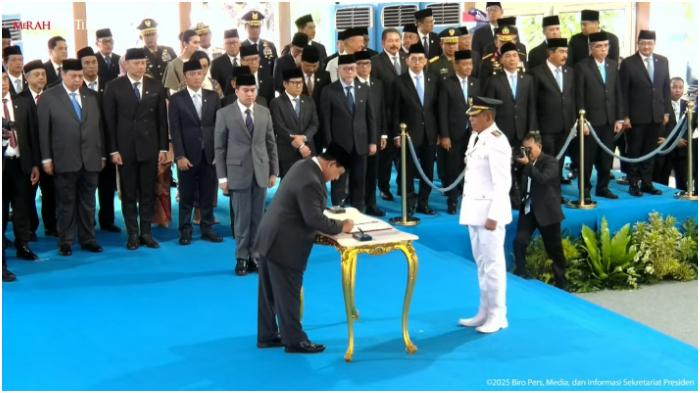 I-Gusti-Putu-Parwata-dilantik-secara-simbolis-oleh-Presiden-ke-8-RI-Prabowo-Subianto.jpg
