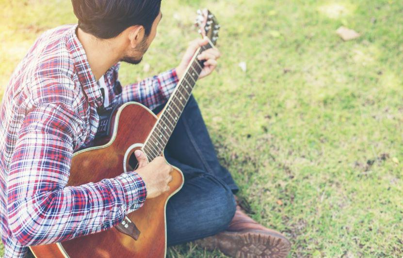 Chord Gitar Bertahan Sakit Berpisah Terluka - Cut Rani Auliza, Kau Janjikan Beribu Cinta - Tribunbatam.id