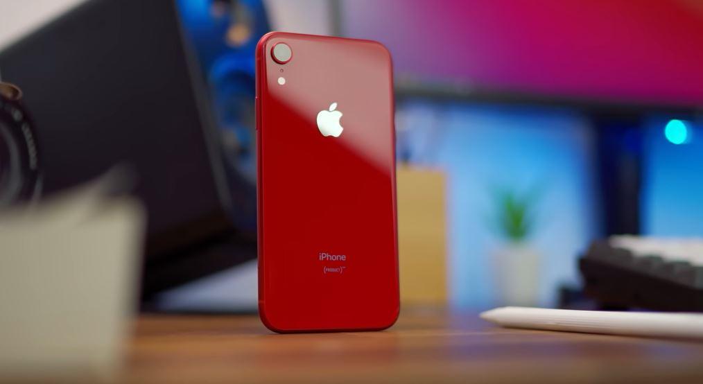Ilustrasi-iPhone-XR-red-color.jpg
