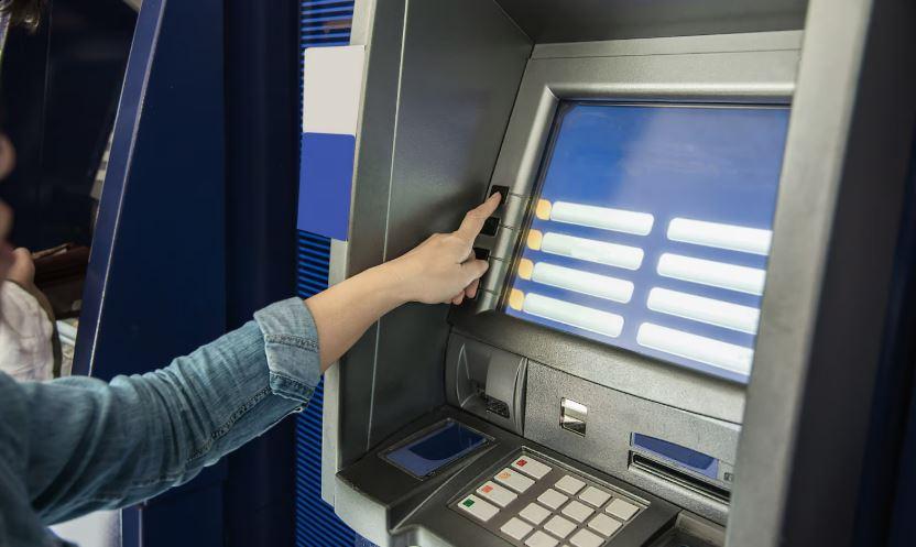Ilustrasi-mesin-ATM-untuk-cek-saldo-bank-dengan-mudah.jpg
