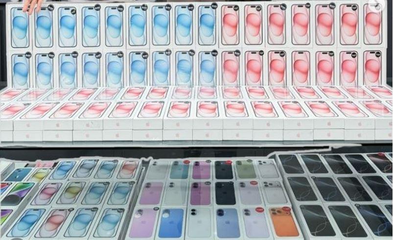 Ilustrasi-potret-iPhone-15-series-yang-dijual-second-maupun-baru-di-PStore-Batam.jpg