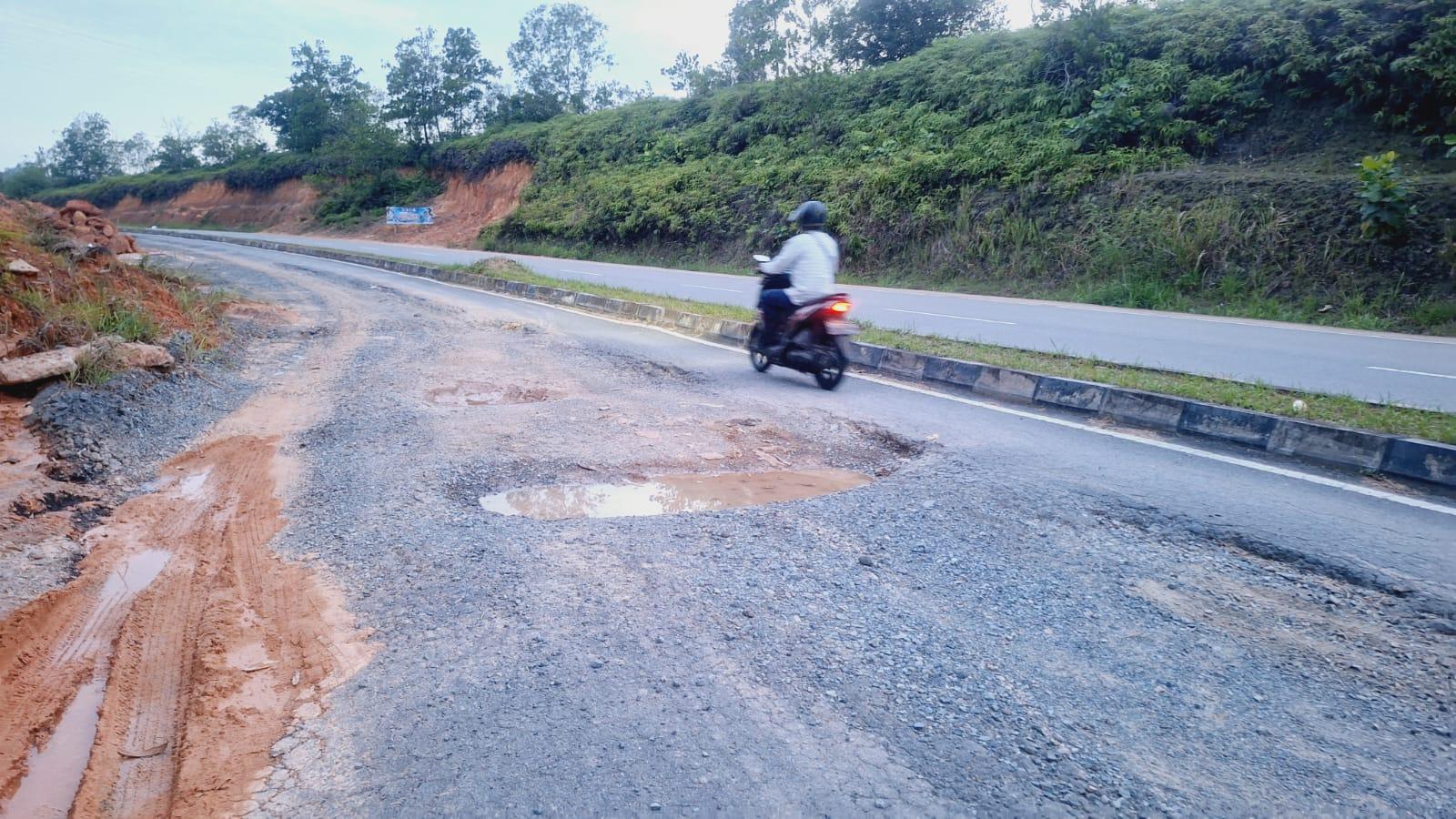 Jalan Lajur Kiri Lintas Timur Bintan Masih Rusak, PUPRP Kepri Sebut Itu Jalan Kabupaten