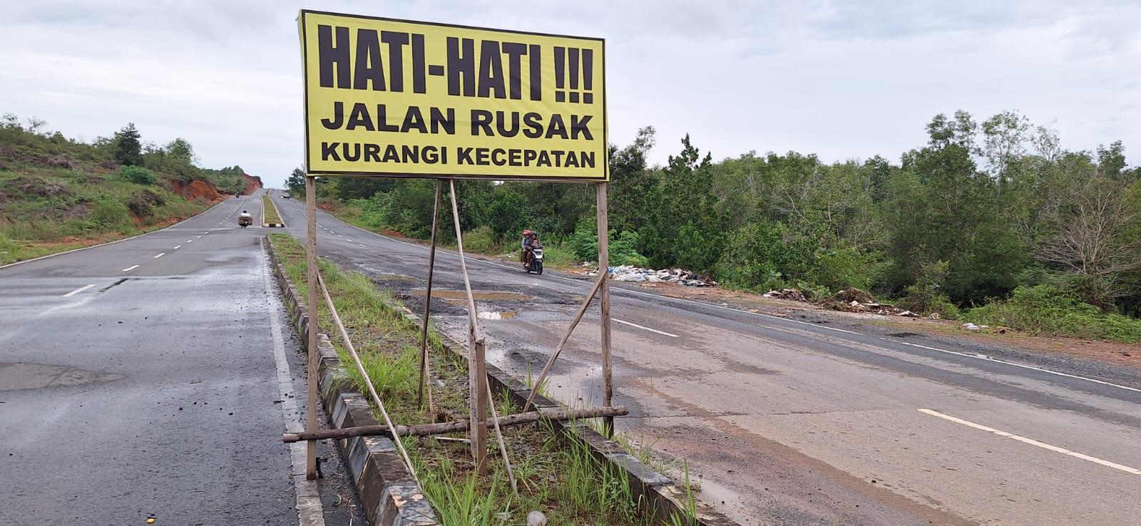 Jalan-Lintas-Timur-Rusak-23.jpg