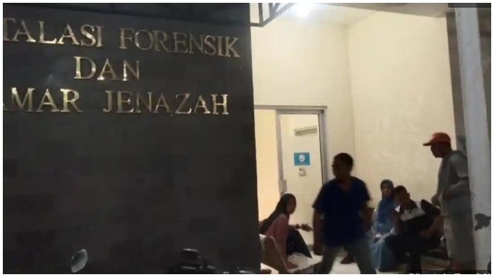 Jasad-bidan-RSU-Besuki-saat-ke-RSU-Abdoer-Rachem-Situbondo.jpg